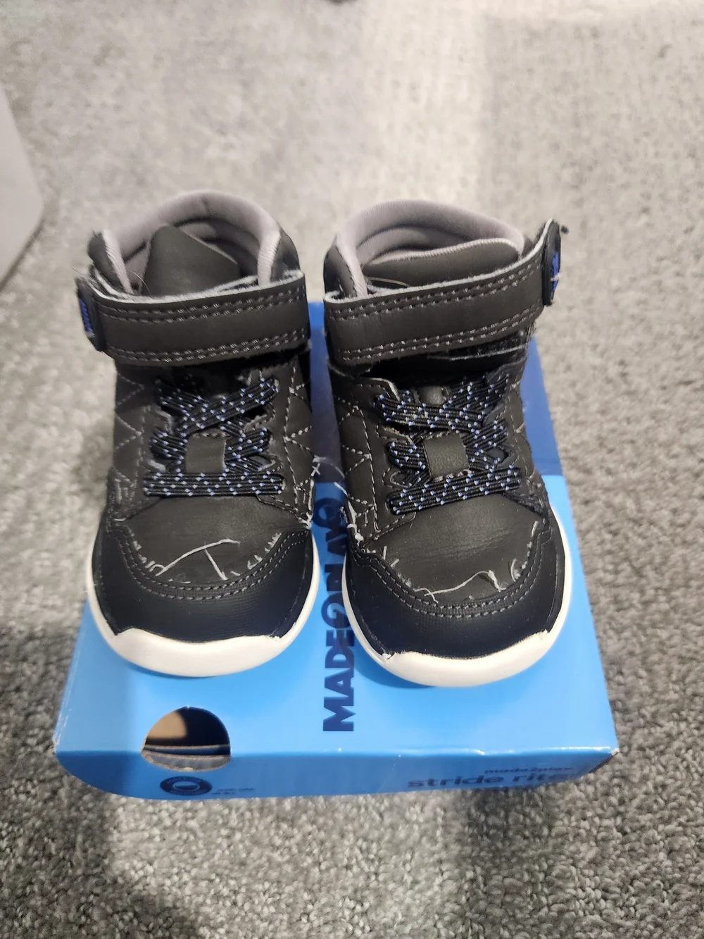 Stride Rite Toddler Black & Gray Sneakers with Blue Accents Size 5W